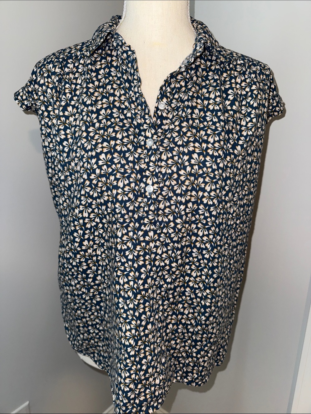 Ann Taylor Navy and Cream Floral Cap-Sleeve Button Front Top